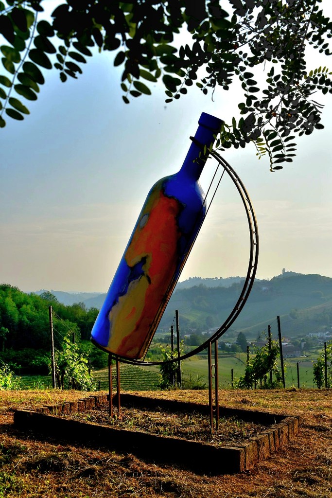 Bottiglia gigante Mombercelli