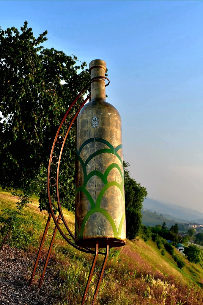 Bottiglia gigante Mombercelli