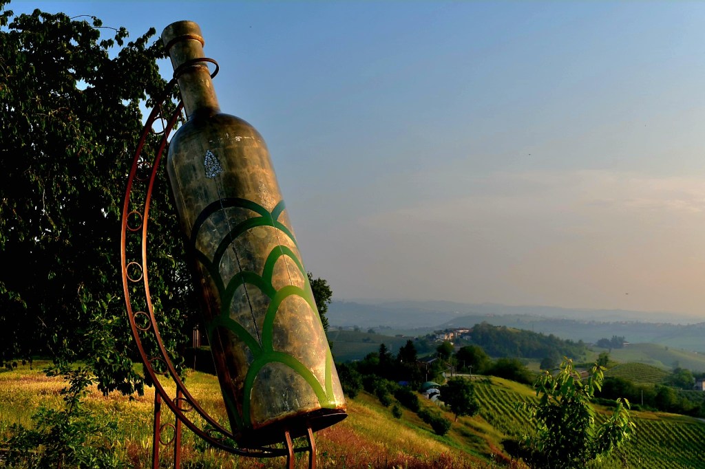 Bottiglia gigante Mombercelli
