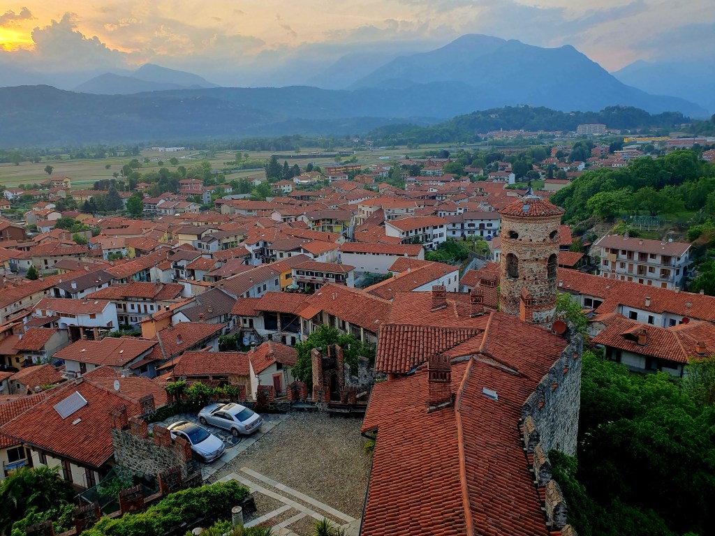 Vista dalla torre di Castello di Pavone Canavese