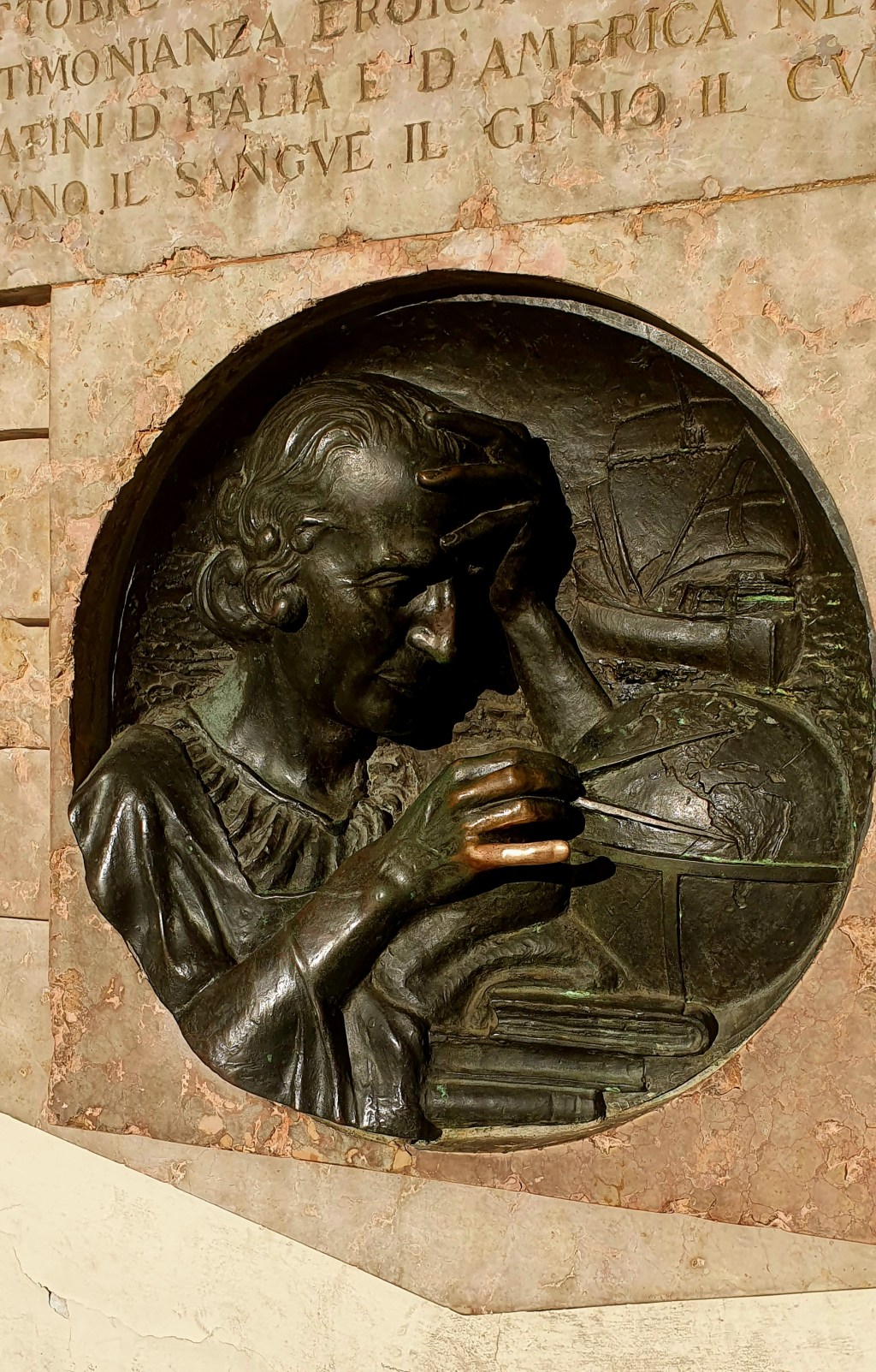 Il simbolo portafortuna di Torino, il Dito di&nbsp;Colombo