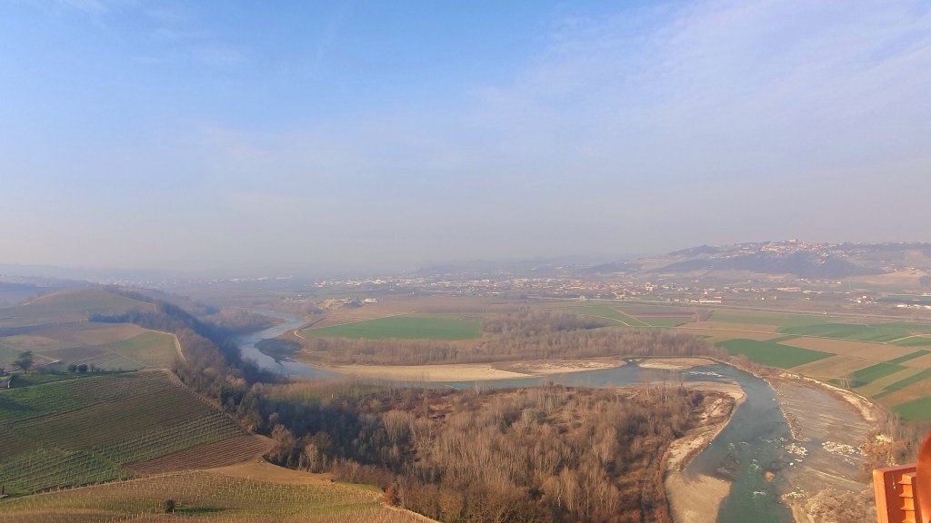 Vista panoramica dalla Torre di Barbaresco