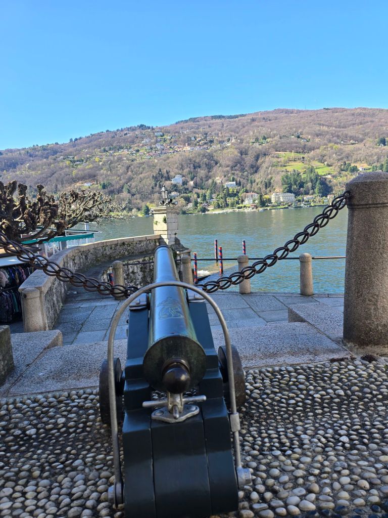 Cannoni sull'isola Bella