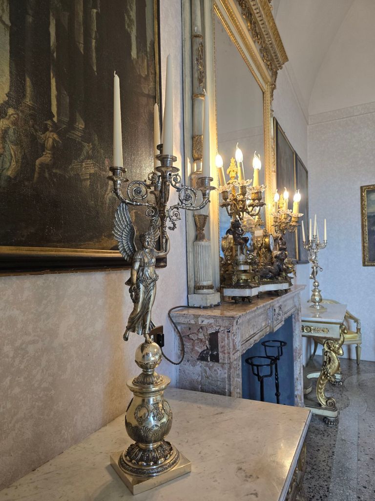 Cimeli interno Palazzo Isola Madre