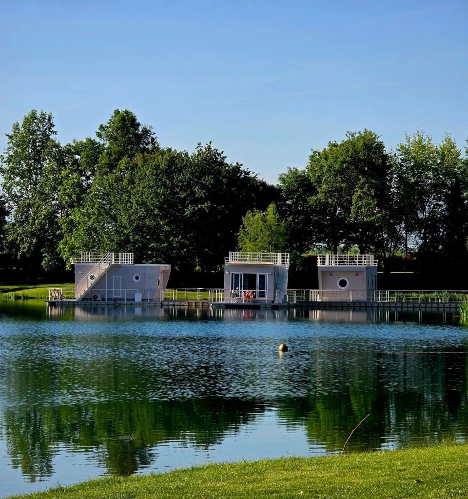 Alloggi insoliti: case sull'acqua