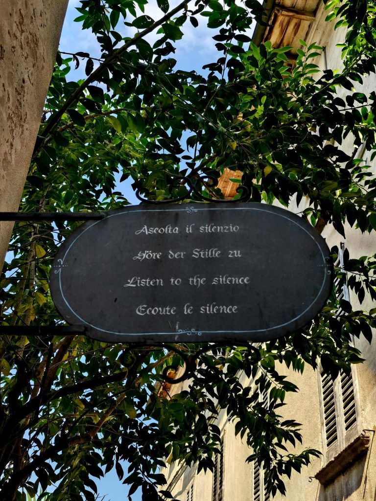 Via del silenzio - Isola di San Giulio