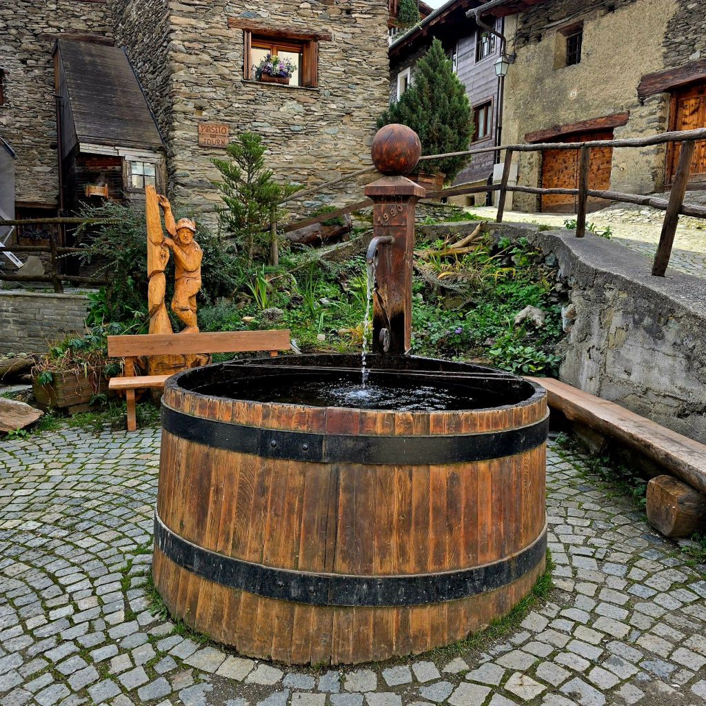 Fontana in legno Pontechianale